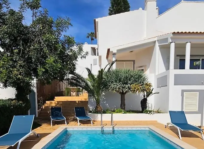Jos Villa Near Marinaebeach