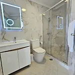 Jos Villa Near Marinaebeach