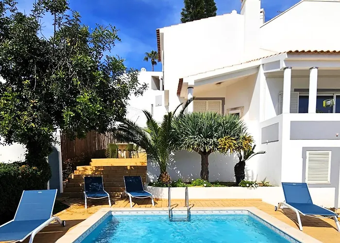 Jos Villa Near Marinaebeach